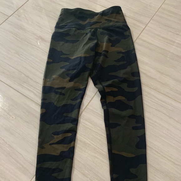 Victoria Secret ultimate leggings - Picture 2 of 3